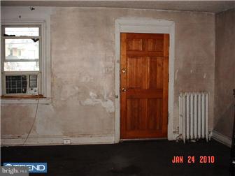 708 Copley Road Upper Darby, PA 19082 - Photo 4 of 12 Living Room
