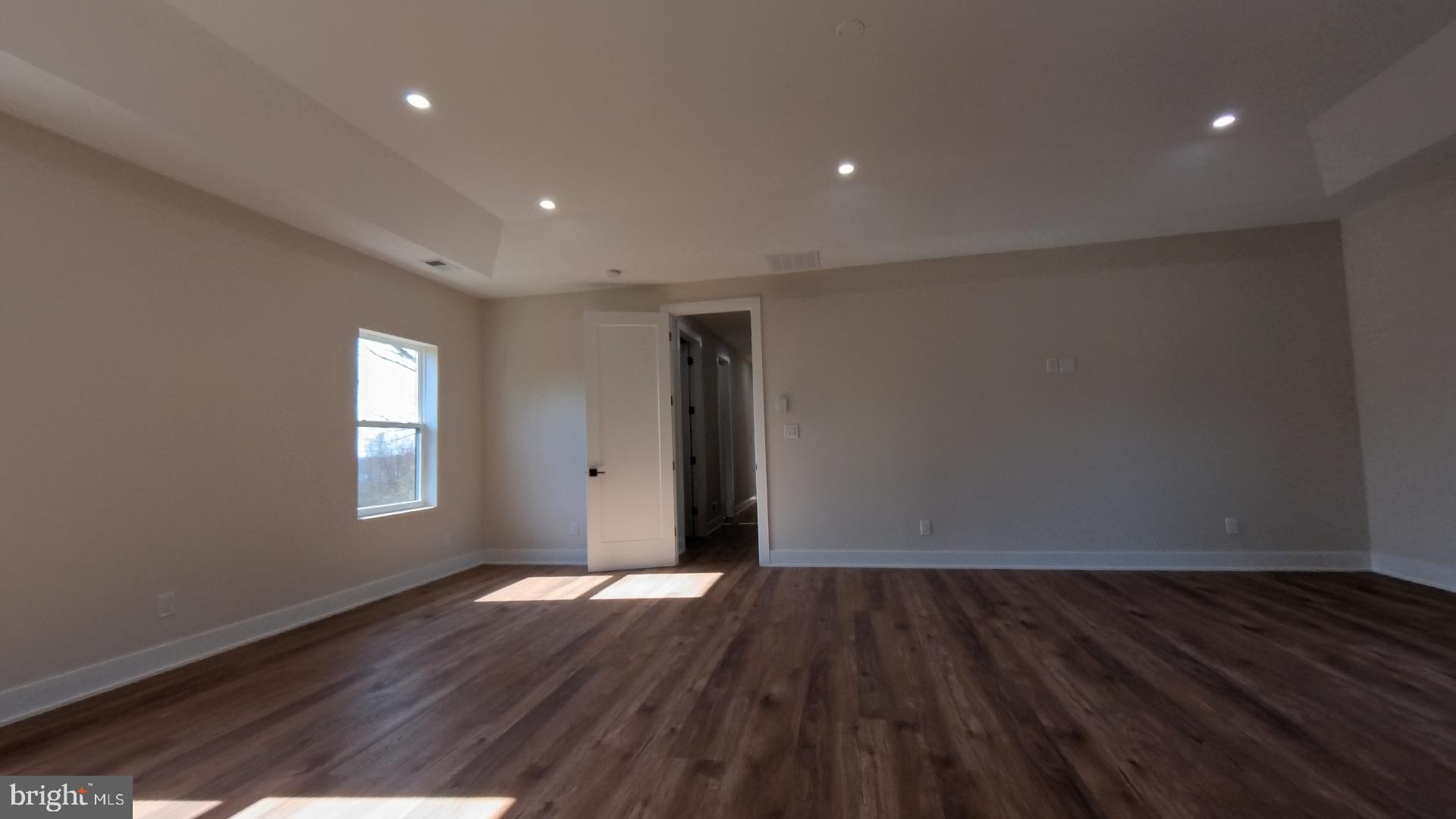 106 Maron Road Hatfield, PA 19440 - Photo 17 of 37 Spacious room with natural light.