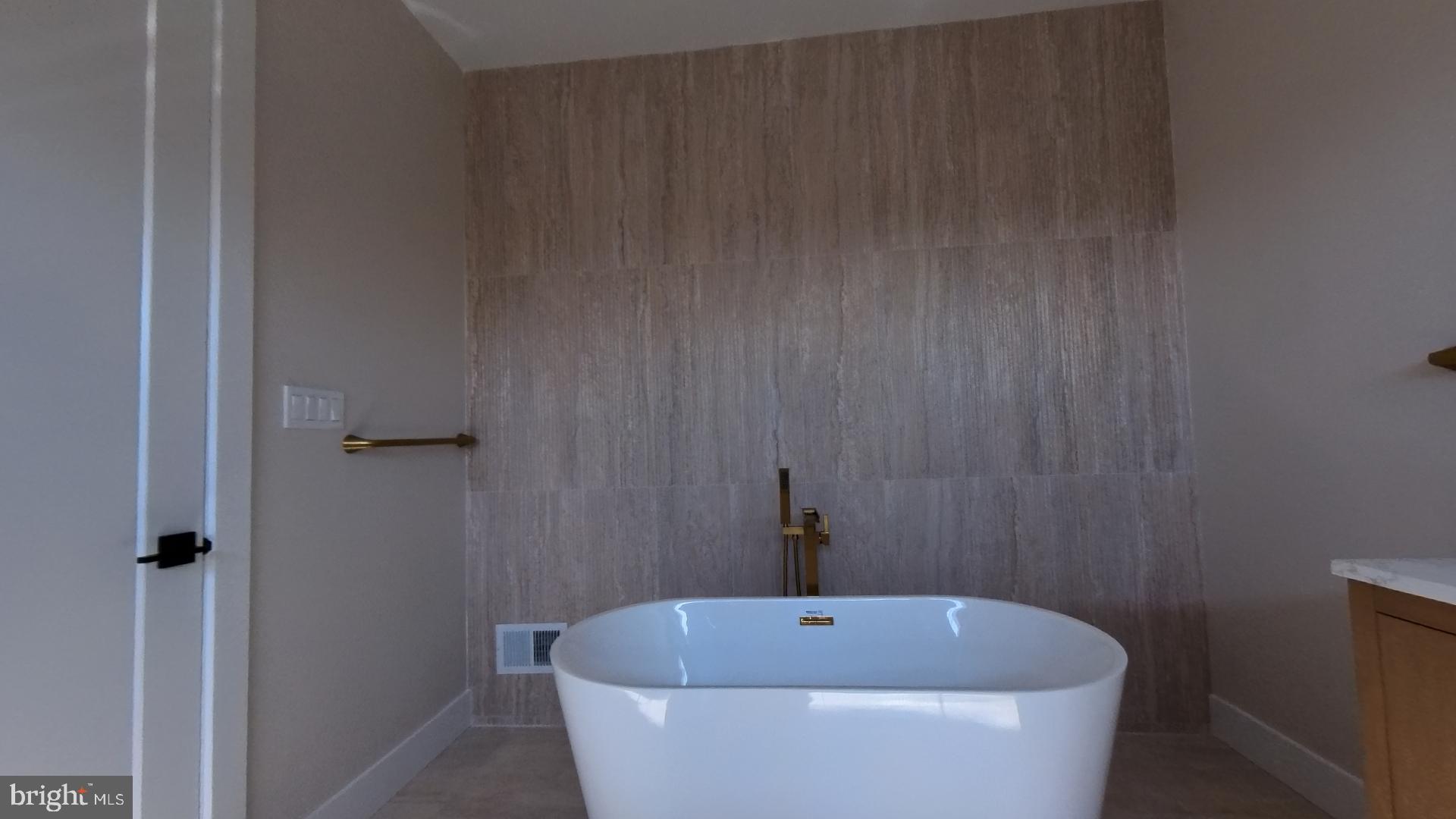 106 Maron Road Hatfield, PA 19440 - Photo 20 of 37 Elegant freestanding tub oasis.