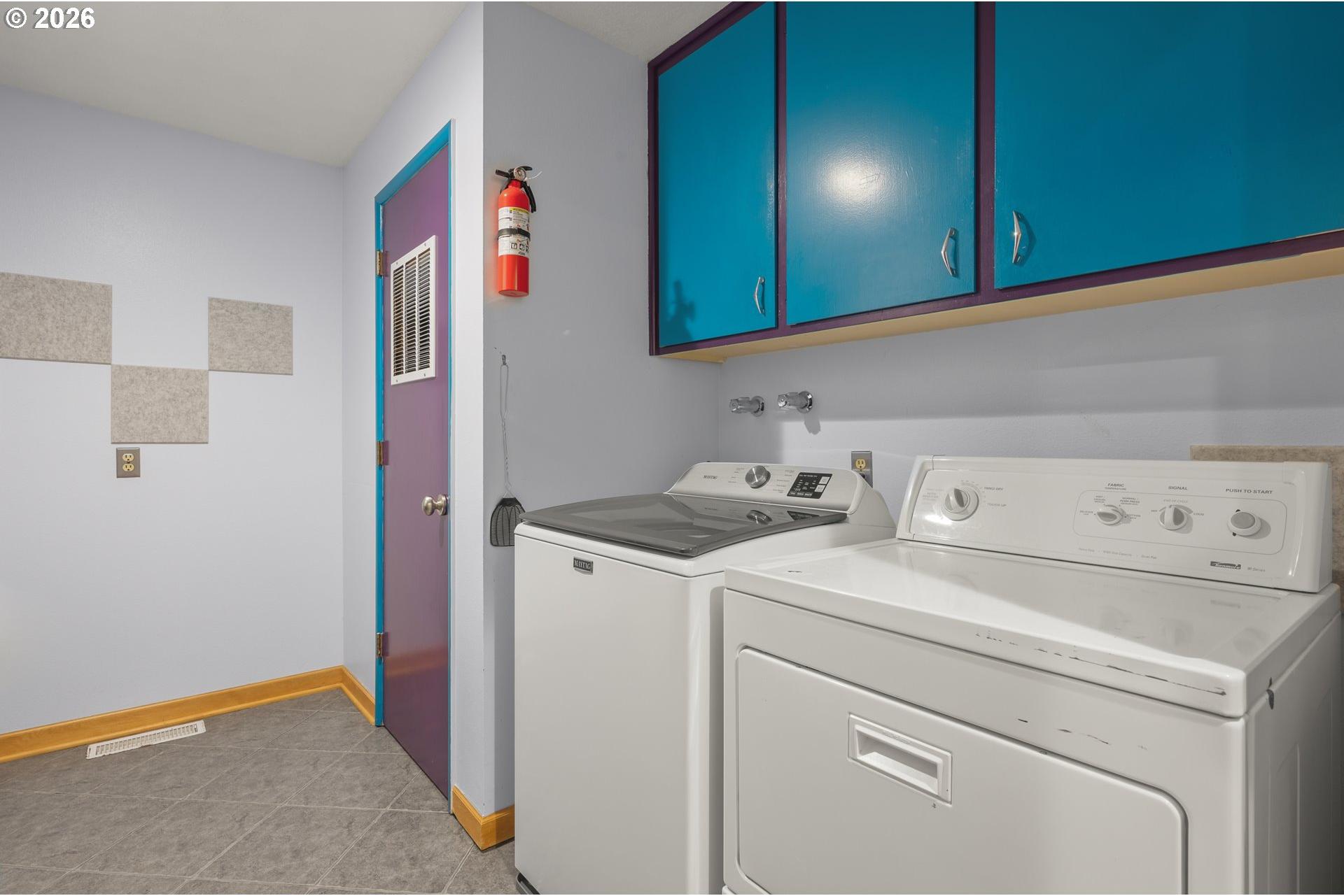 2765 Spring Boulevard Eugene, OR 97403 - Photo 25 of 44 Laundry