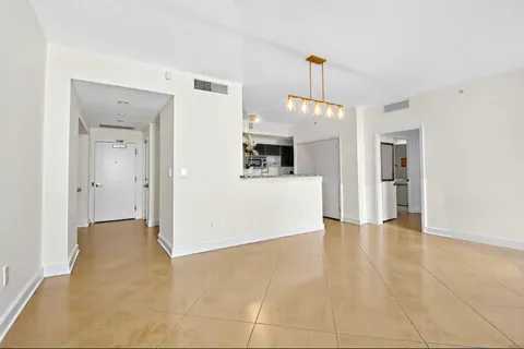 $999,000 | 550 Okeechobee Boulevard, Unit 623, West Palm Beach, FL 33401