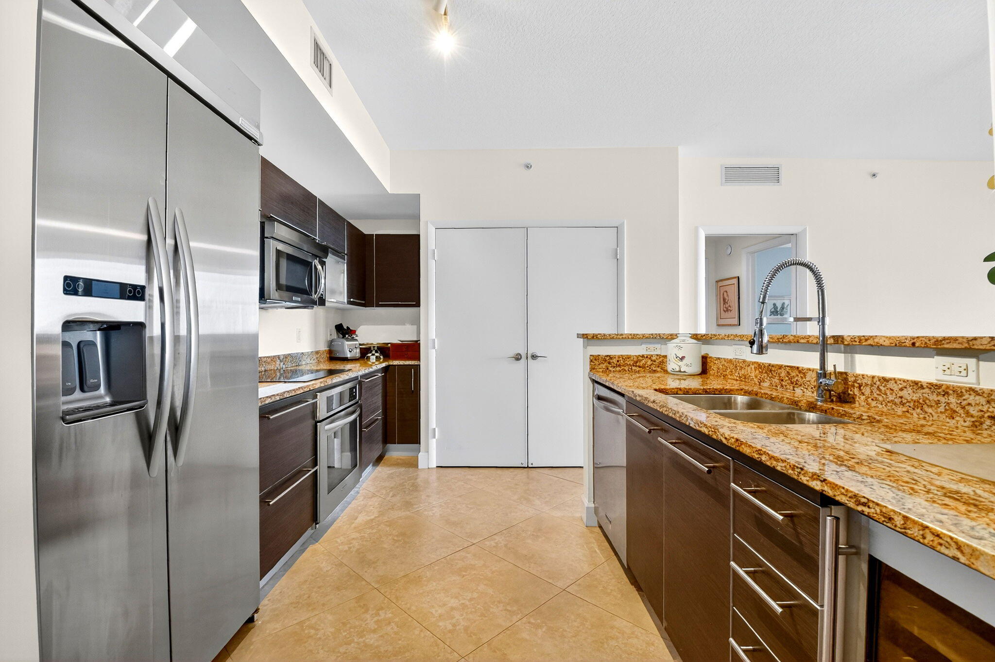 550 Okeechobee Boulevard, Unit 623 West Palm Beach, FL 33401 - Photo 15 of 121 5-web-or-mls-034_DSC_6011