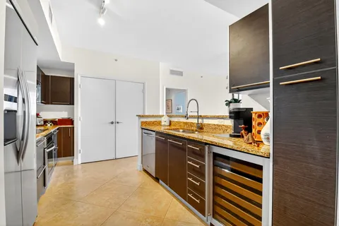 $999,000 | 550 Okeechobee Boulevard, Unit 623, West Palm Beach, FL 33401