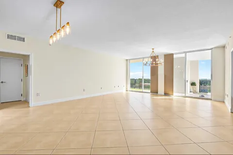 $999,000 | 550 Okeechobee Boulevard, Unit 623, West Palm Beach, FL 33401