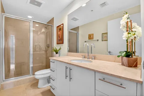 $999,000 | 550 Okeechobee Boulevard, Unit 623, West Palm Beach, FL 33401