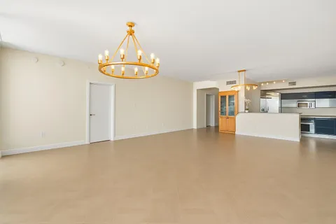 $999,000 | 550 Okeechobee Boulevard, Unit 623, West Palm Beach, FL 33401