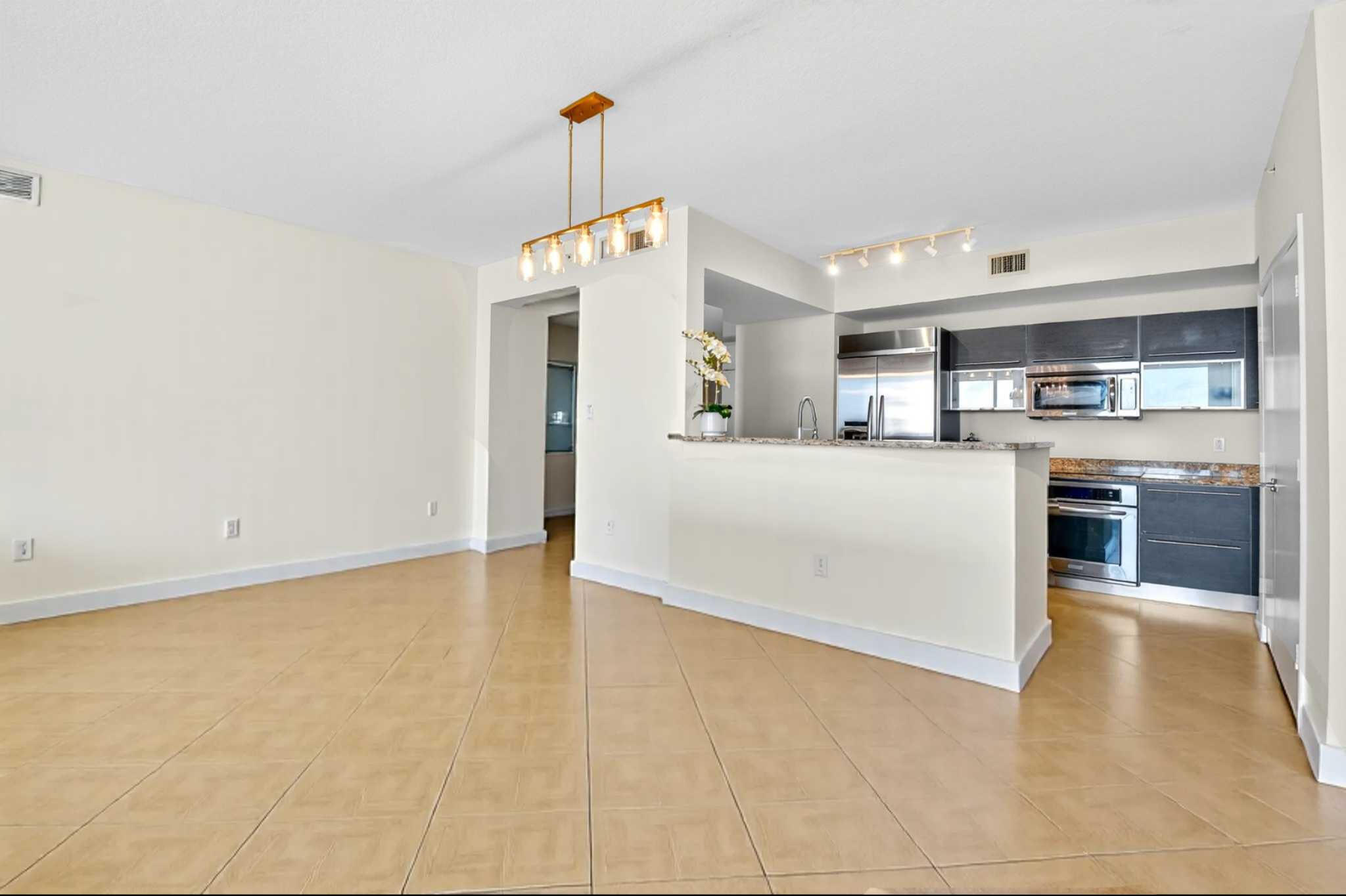 550 Okeechobee Boulevard, Unit 623 West Palm Beach, FL 33401 - Photo 10 of 121 Vacant Dining Room