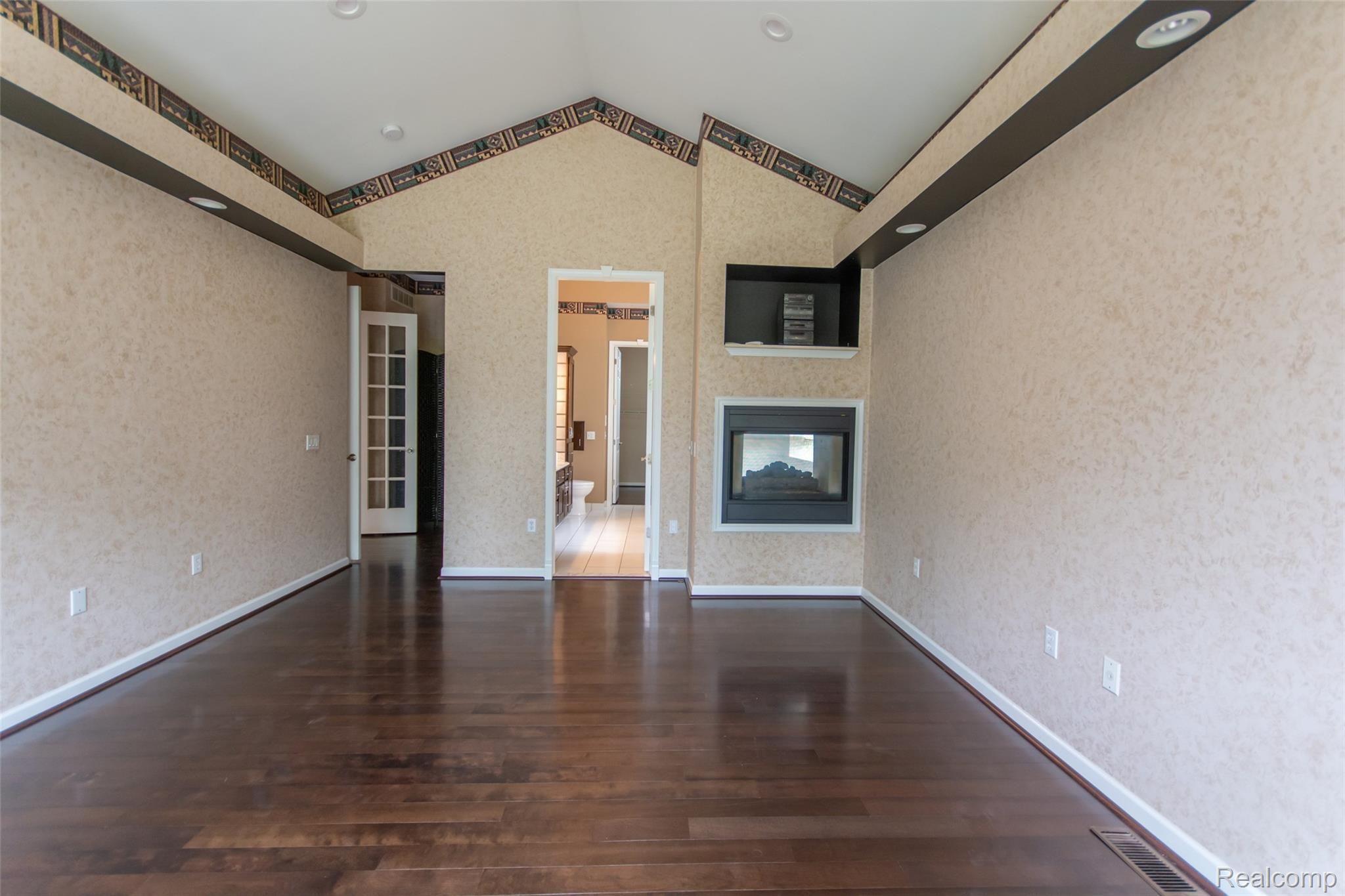 9247 Crockett Farm Road South Lyon, MI 48178 - Photo 21 of 50 21 master.jpg