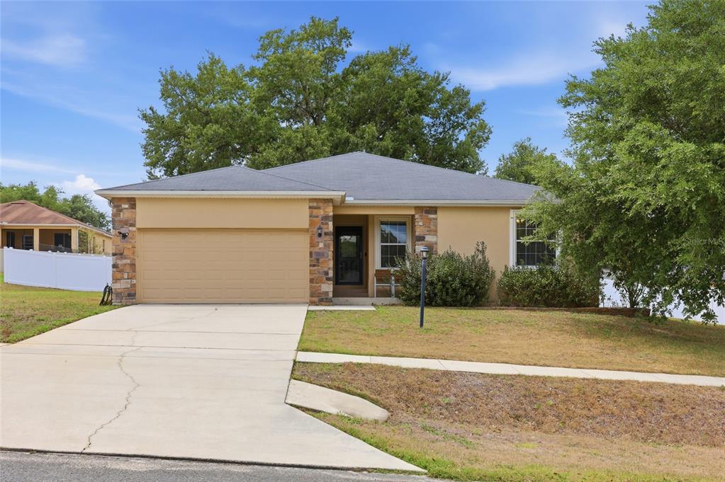 306 Stone Point Lane Lady Lake, FL 32159 - Photo 10 of 39 a front view of a house with a garden
