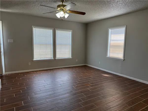 $1,095 | 4109 Elvira Drive, Unit B, Corpus Christi, TX 78416