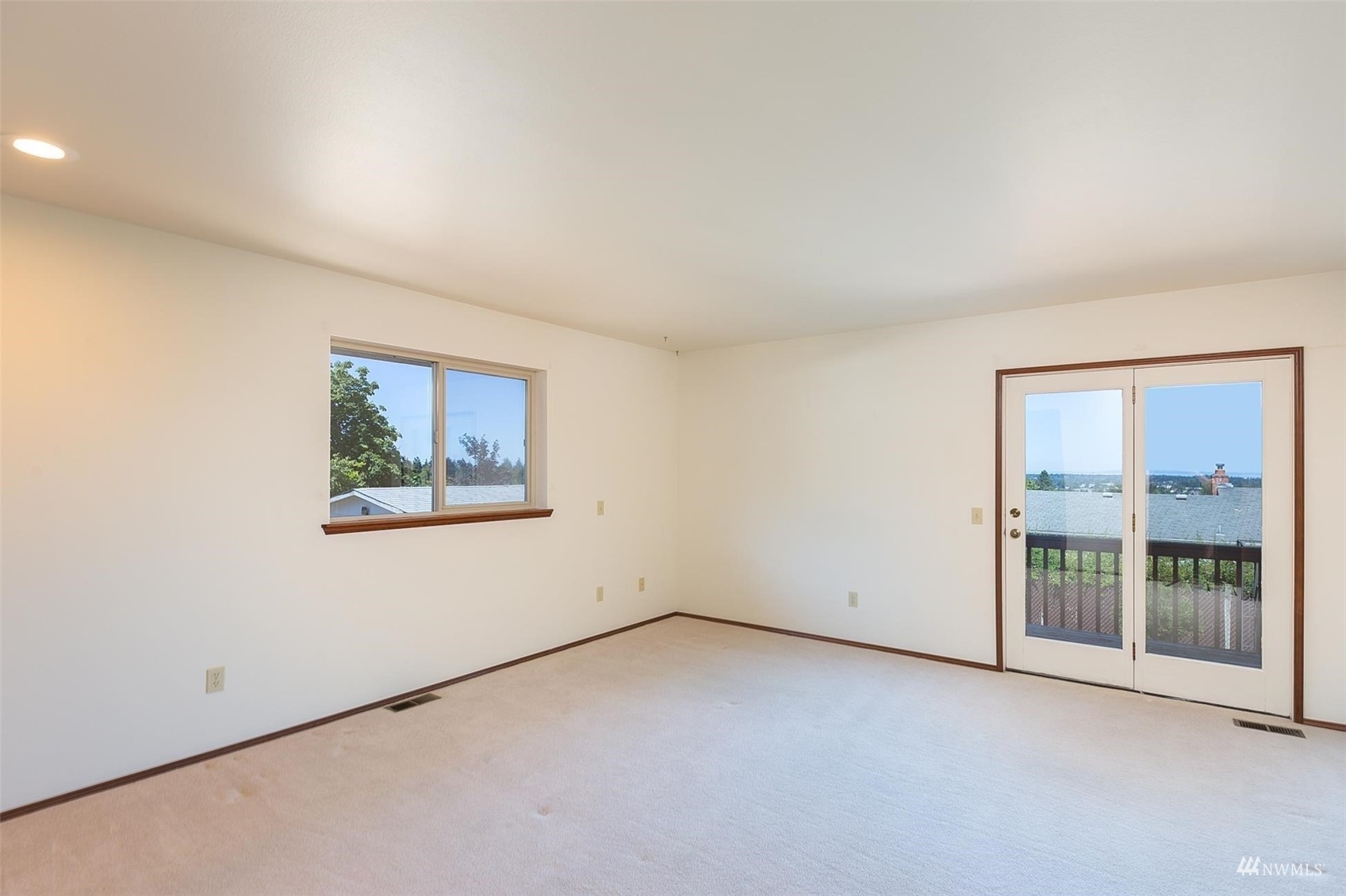 308 Eunice Street Sequim, WA 98382 - Photo 27 of 38 an empty room with windows