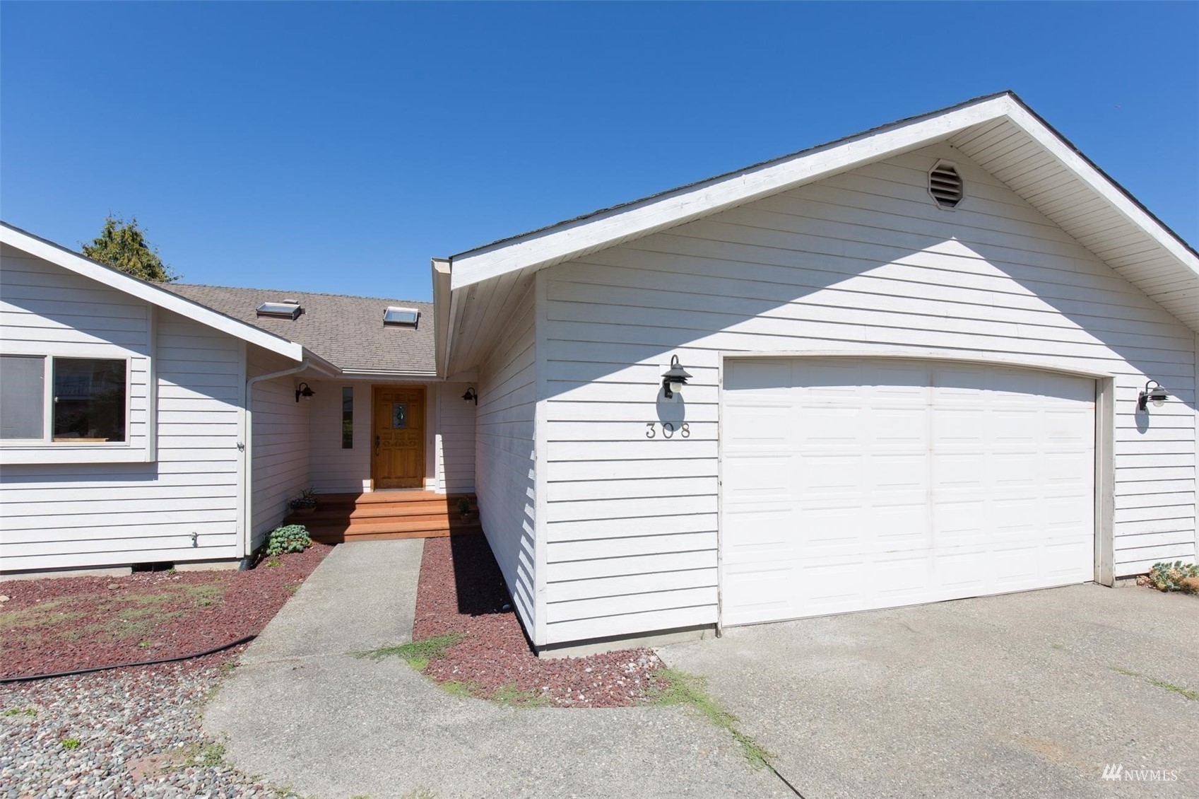 308 Eunice Street Sequim, WA 98382 - Photo 3 of 38