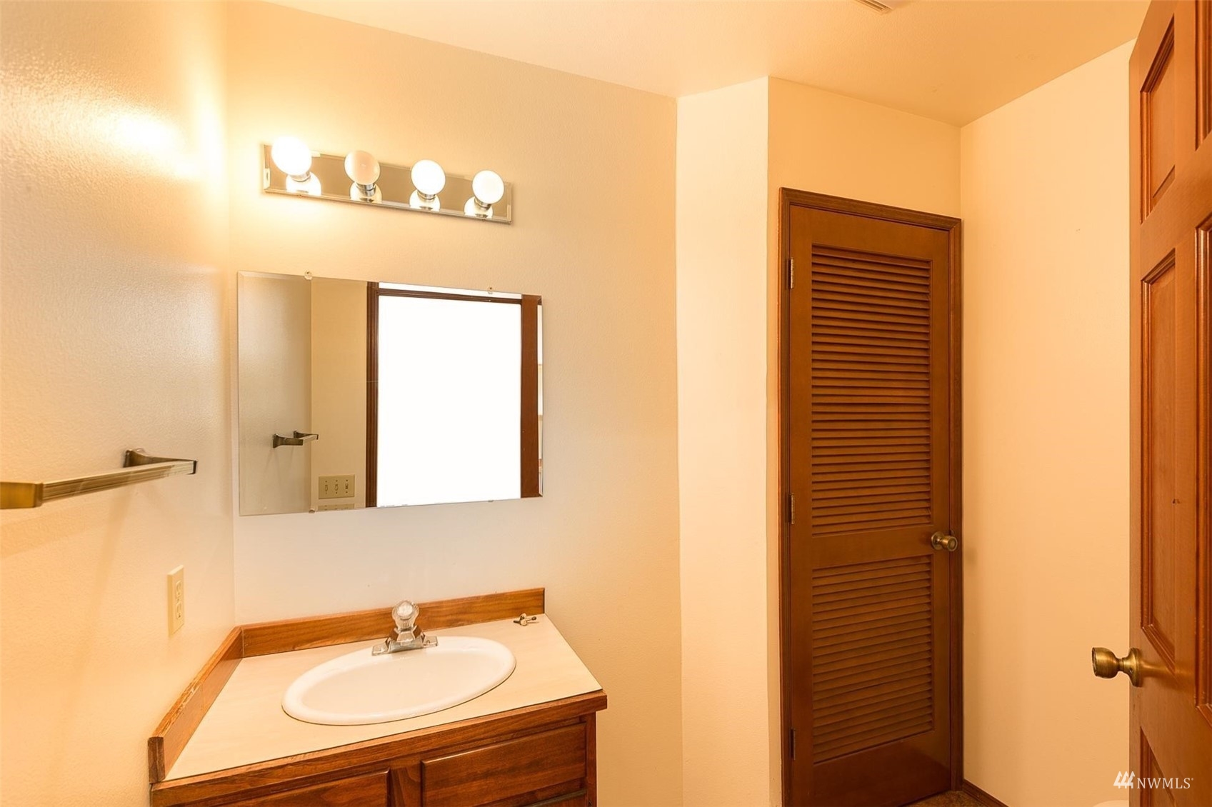 308 Eunice Street Sequim, WA 98382 - Photo 36 of 38 a bathroom with a sink and a mirror
