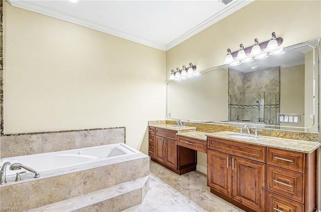 672 Fairway Terrace Naples, FL 34103 - Photo 12 of 40
