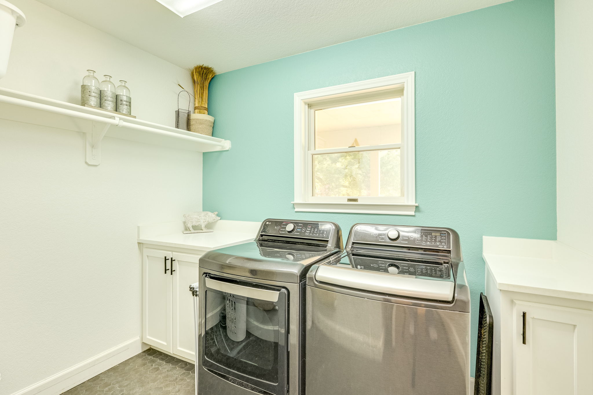 320 Greenridge Road Georgetown, TX 78628 - Photo 14 of 38 a utility room with dryer and washer