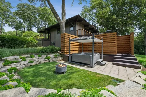 $1,675,000 | 83 Lakeview Parkway, Barrington, IL 60010