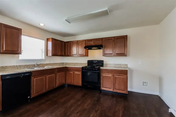 $2,100 | 2411 High Island Way, Houston, TX 77073