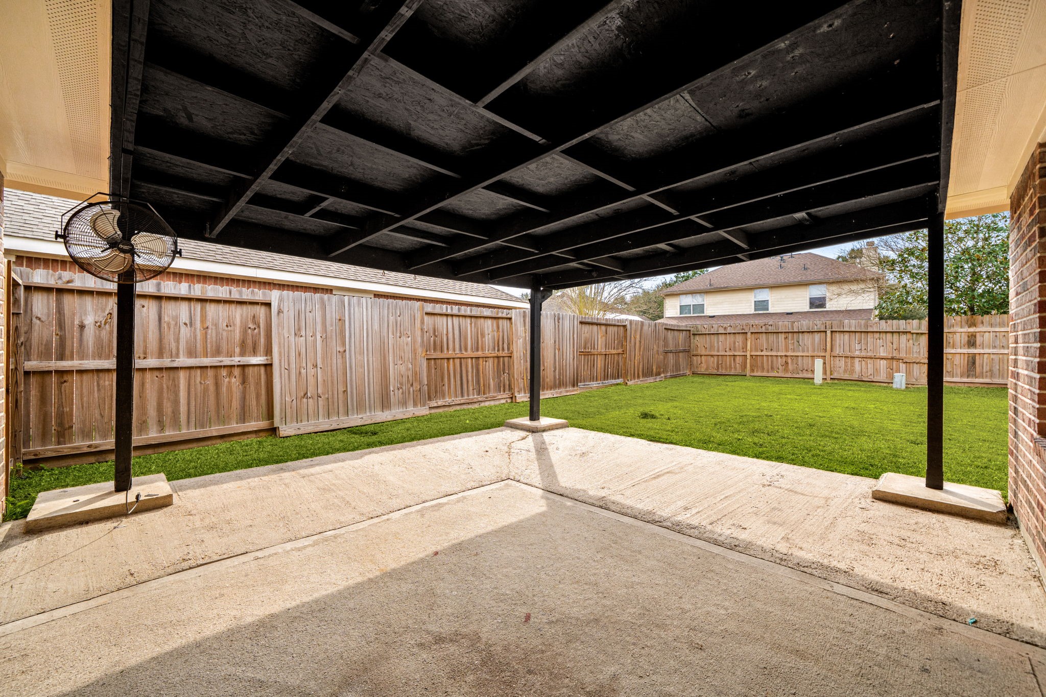 13410 Baron Hill Lane Rosharon, TX 77583 - Photo 31 of 40 a view of a backyard of the house