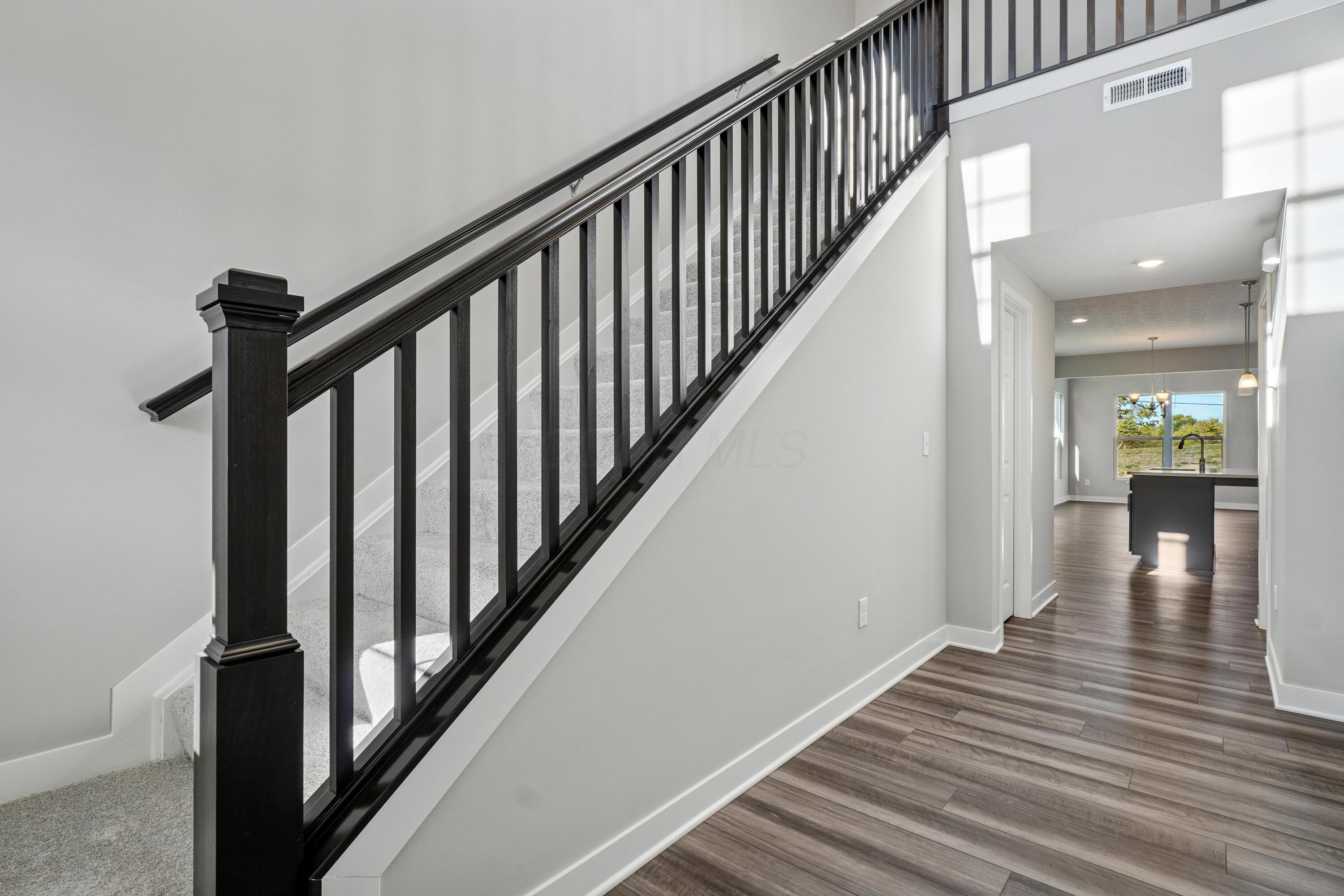 7094 Unitas Loop Powell, OH 43065 - Photo 4 of 42 Entryway