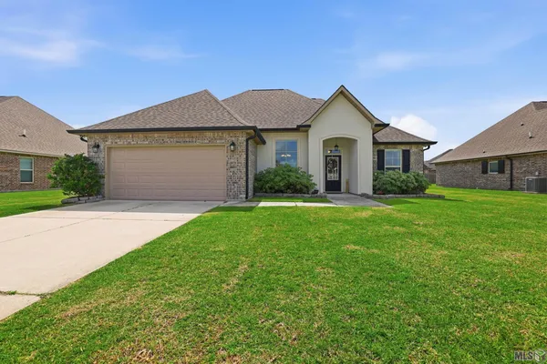 $285,000 | 333 King George Dr., Thibodaux, LA 70301