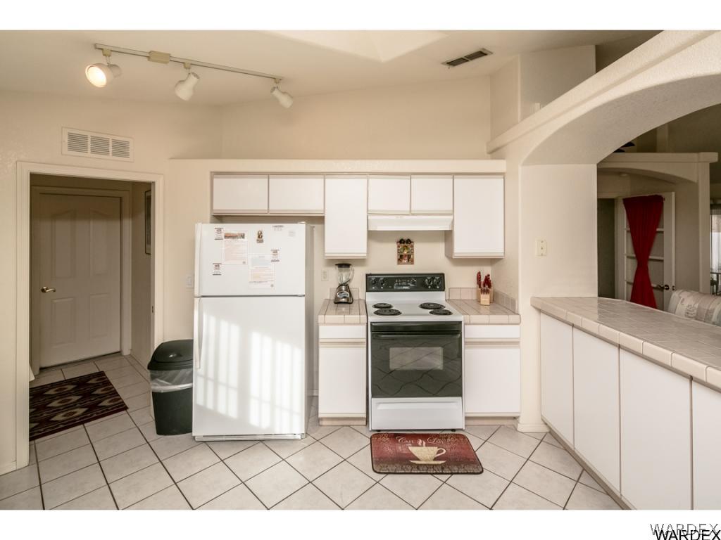 1925 Ranchito Drive Lake Havasu City, AZ 86404 - Photo 12 of 36