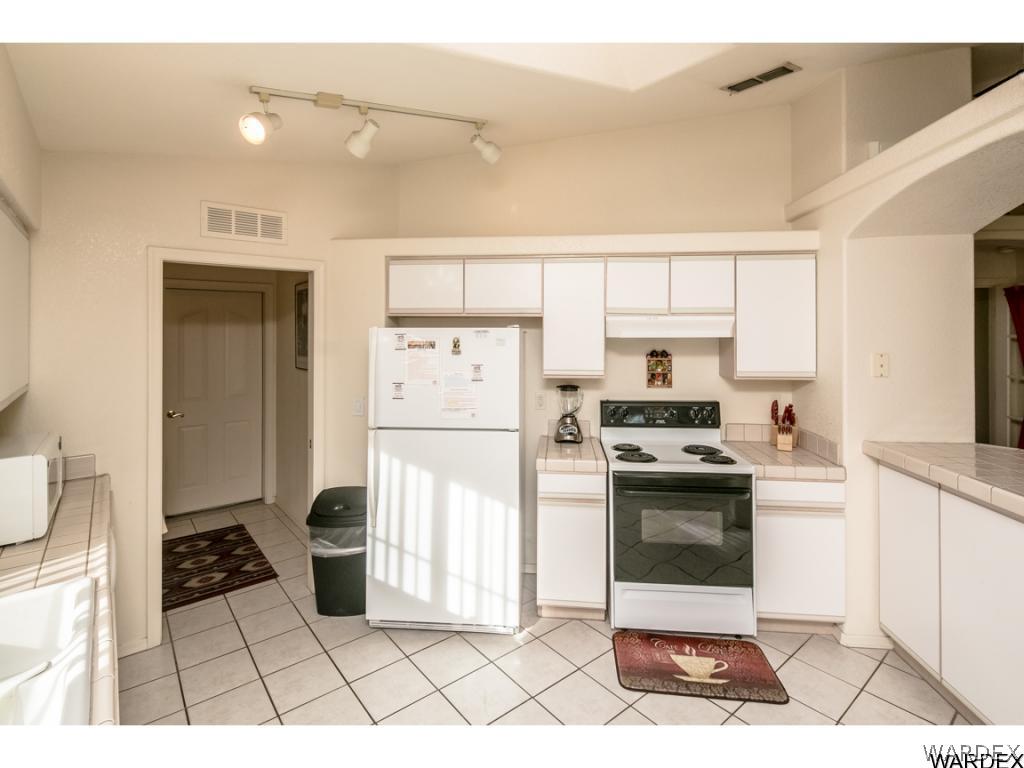 1925 Ranchito Drive Lake Havasu City, AZ 86404 - Photo 15 of 36