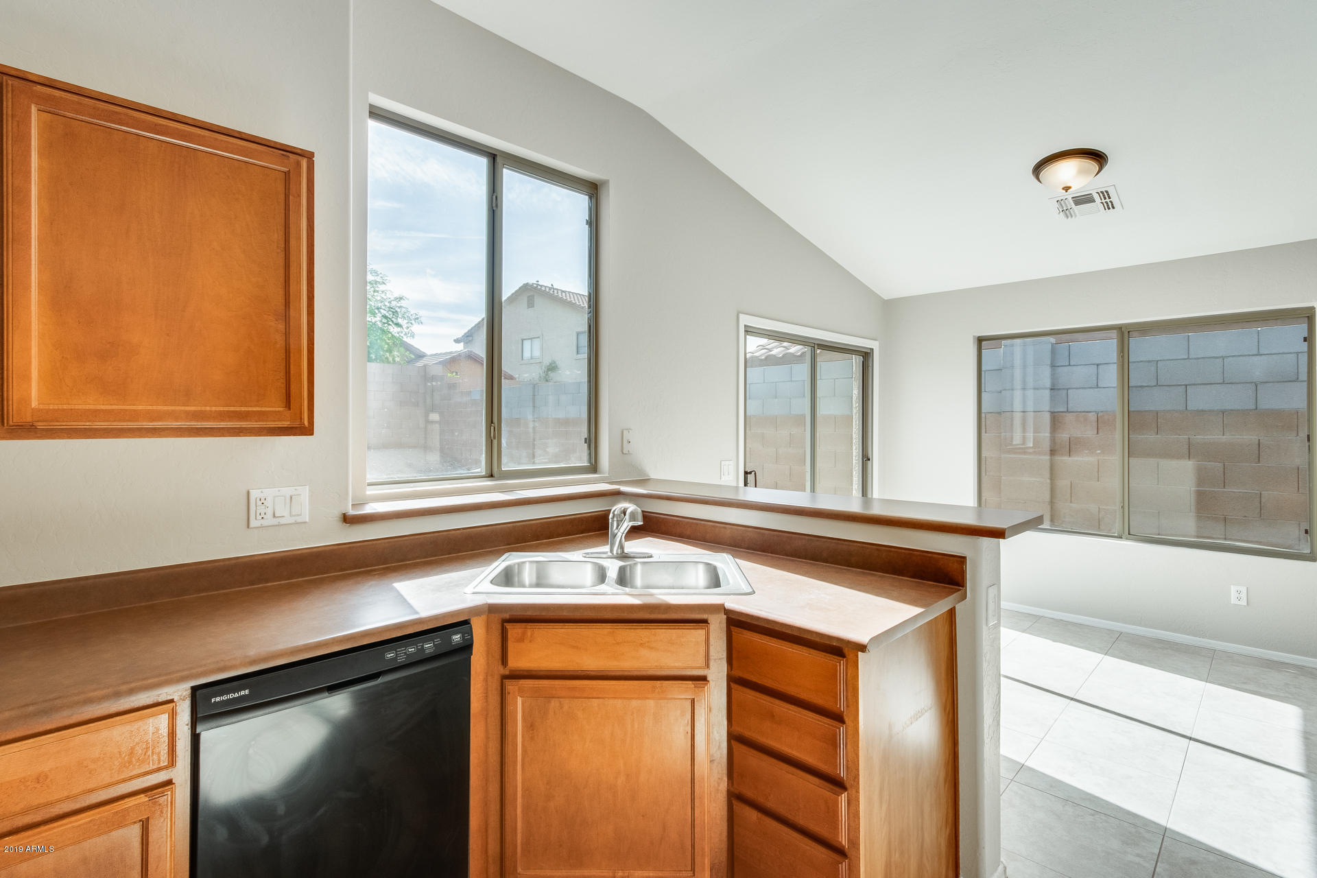 417 West Beautiful Lane Phoenix, AZ 85041 - Photo 14 of 33