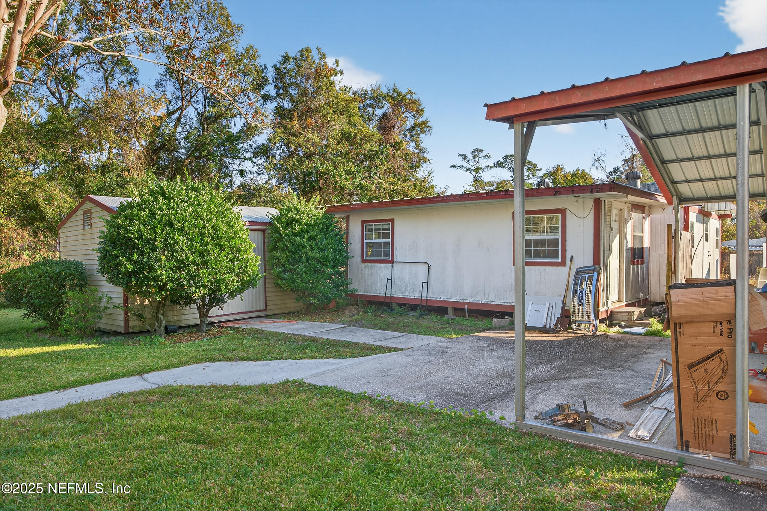 11319 Simmons Road Jacksonville, FL 32218 - Photo 25 of 32 a backyard of a house with plants and large tree