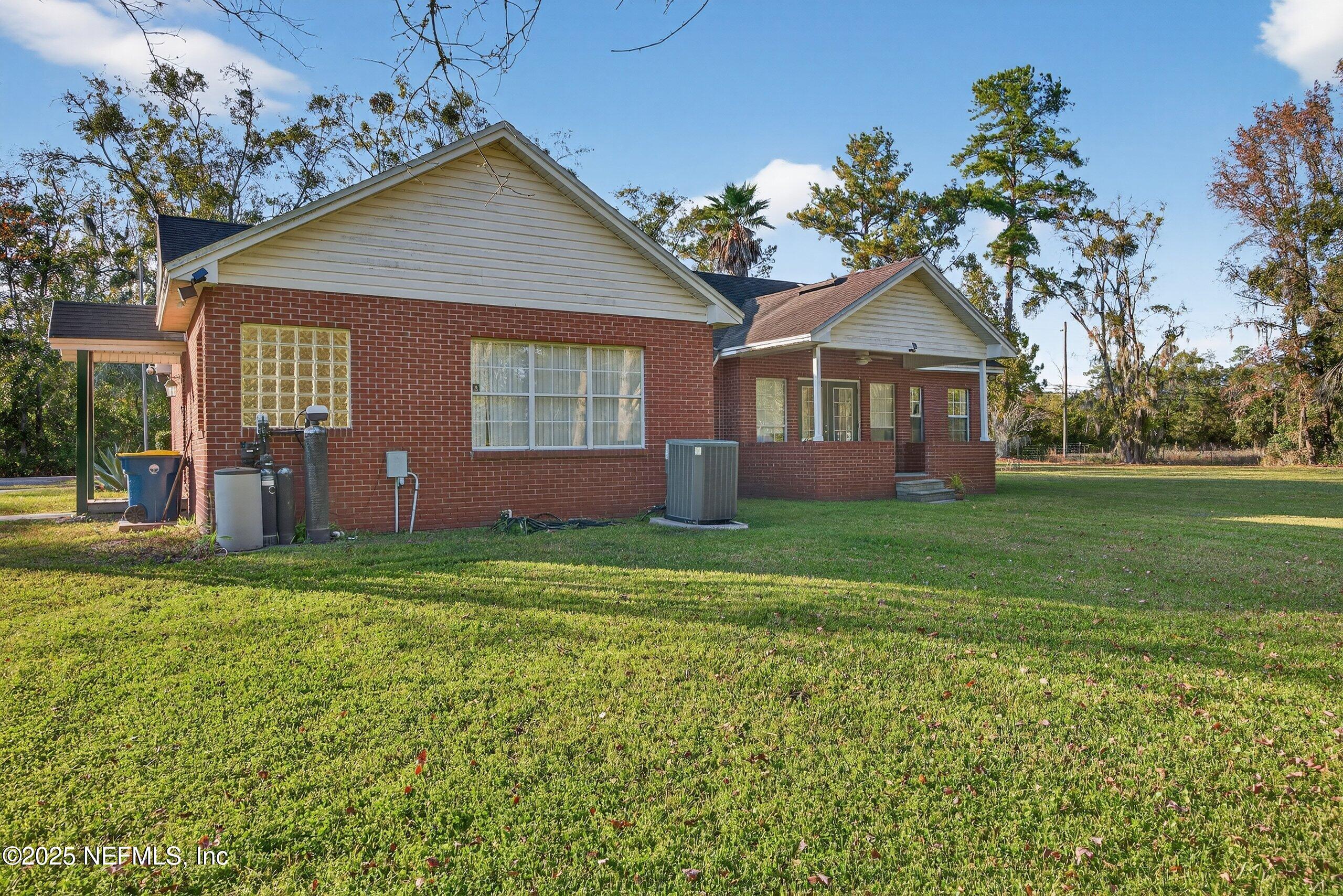 11319 Simmons Road Jacksonville, FL 32218 - Photo 28 of 32 a front view of a house with a garden
