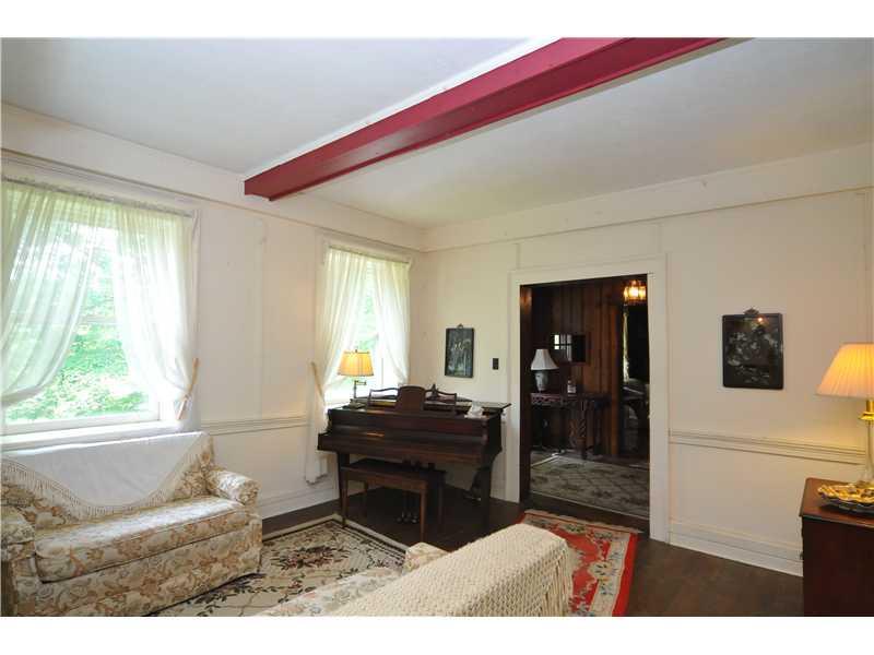 656 Frankfort Road Monaca, PA 15061 - Photo 4 of 22 Living Room.