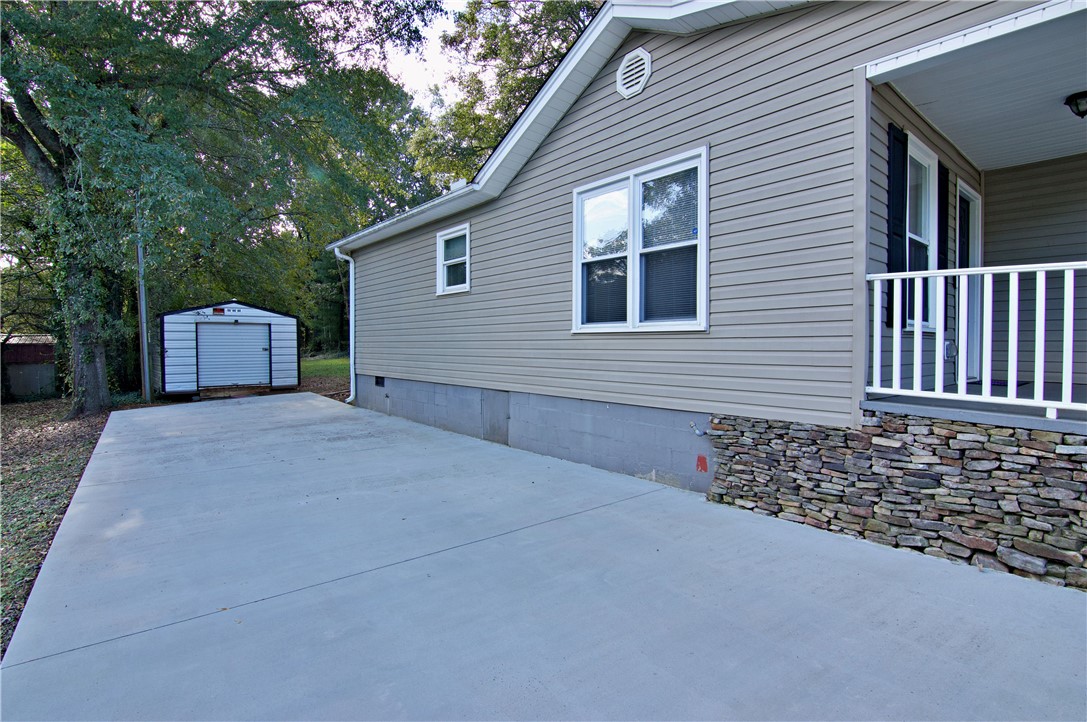 726 Saluda Dam Road Easley, SC 29640 - Photo 4 of 40