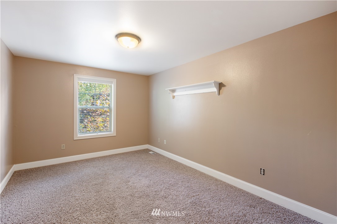 5610 Northeast 1st Place Renton, WA 98059 - Photo 23 of 25