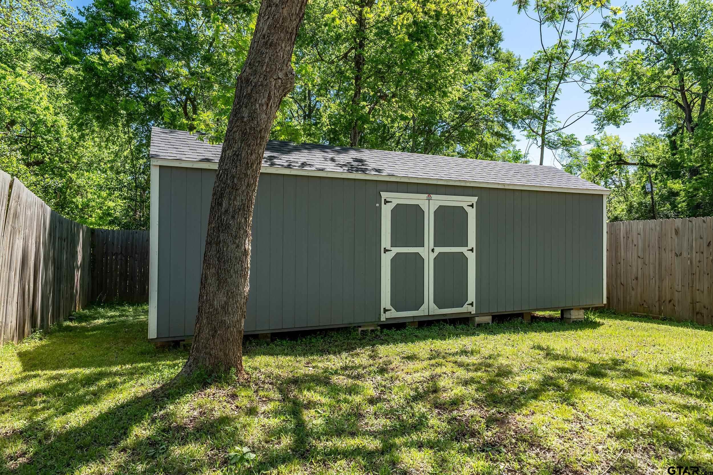 434 South Vine Avenue Tyler, TX 75702 - Photo 27 of 29 a view of a backyard
