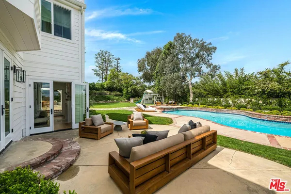 $4,350,000 | 24049 Chestnut Way, Calabasas, CA 91302