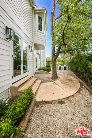 $4,350,000 | 24049 Chestnut Way, Calabasas, CA 91302