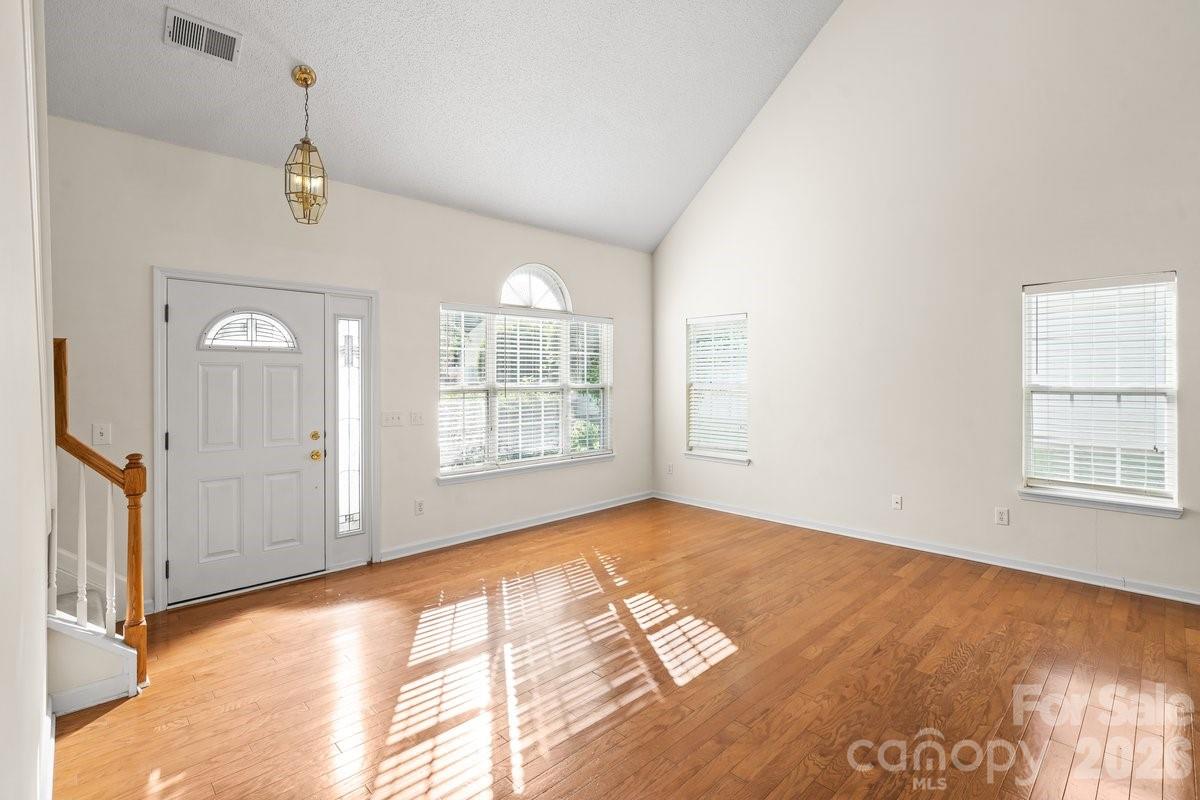 1937 Decatur Court Charlotte, NC 28213 - Photo 4 of 30 Gallery Image 4