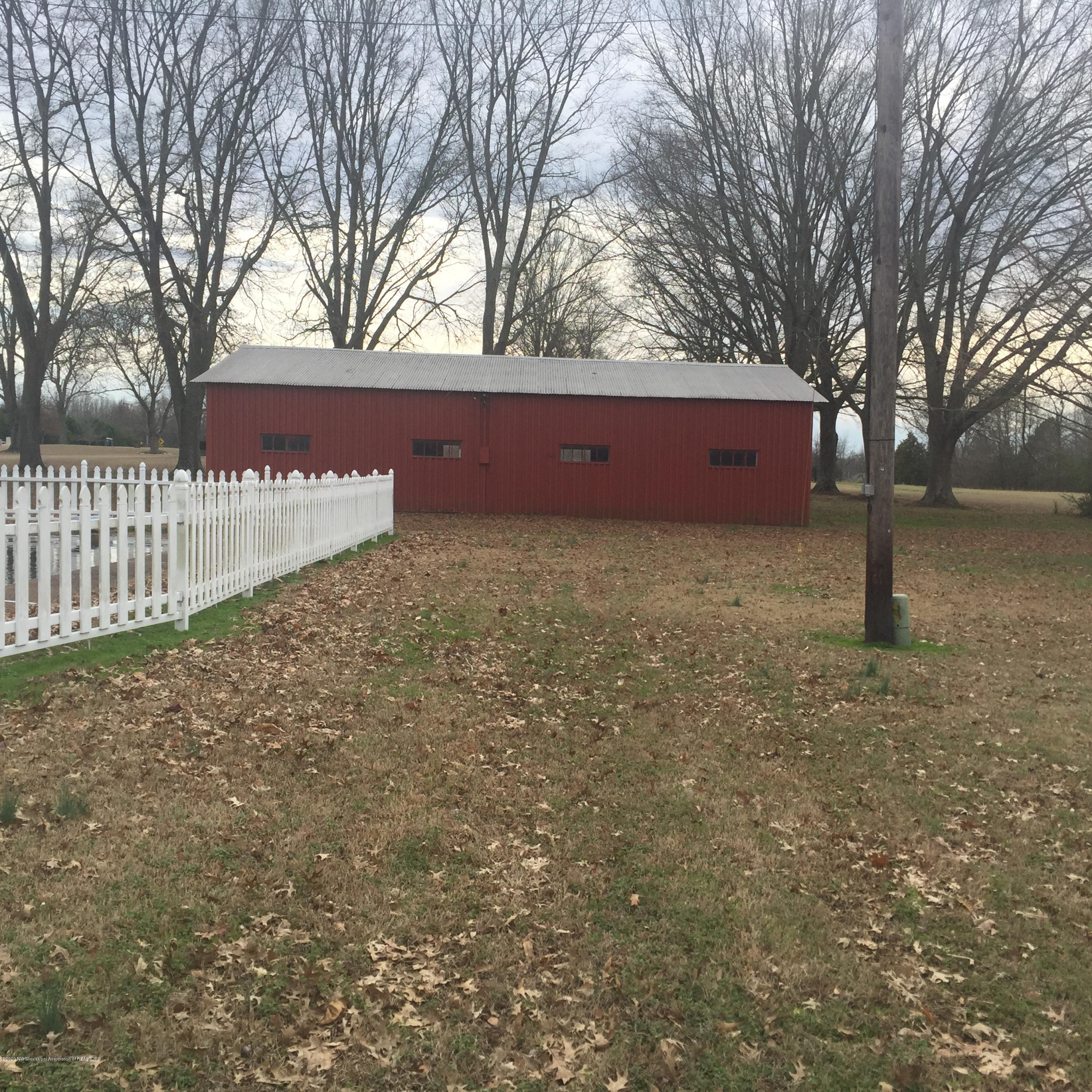 1985 Holly Springs Road Hernando, MS 38632 - Photo 2 of 28 A25A58DD-AF5F-475E-83A4-490E9ADBC0FA