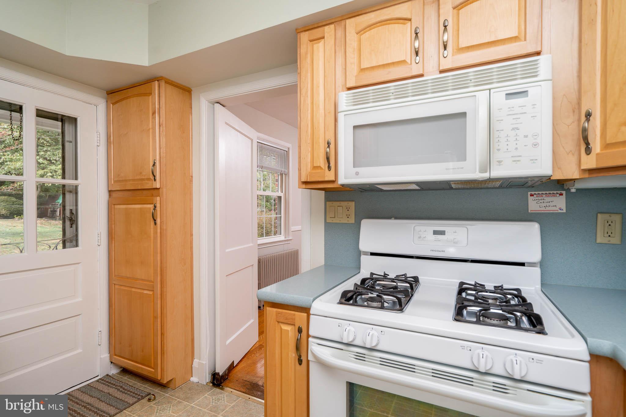 20 Dungarrie Road Baltimore, MD 21228 - Photo 11 of 26 Kitchen (alt view)