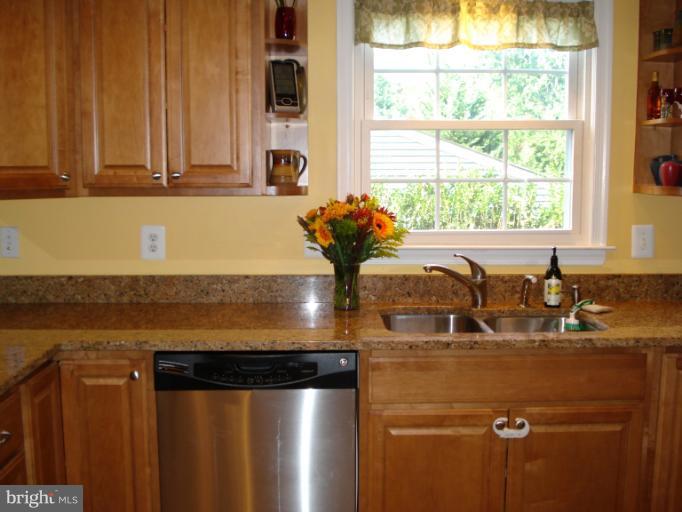 106 Tapawingo Road Southeast Vienna, VA 22180 - Photo 3 of 22 Kitchen