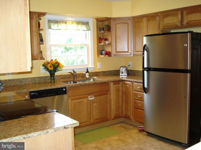 106 Tapawingo Road Southeast Vienna, VA 22180 - Photo 7 of 22 Kitchen