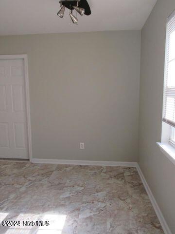 402 Fieldstone Way Jacksonville, NC 28546 - Photo 7 of 18 20221111171123756397000000-o