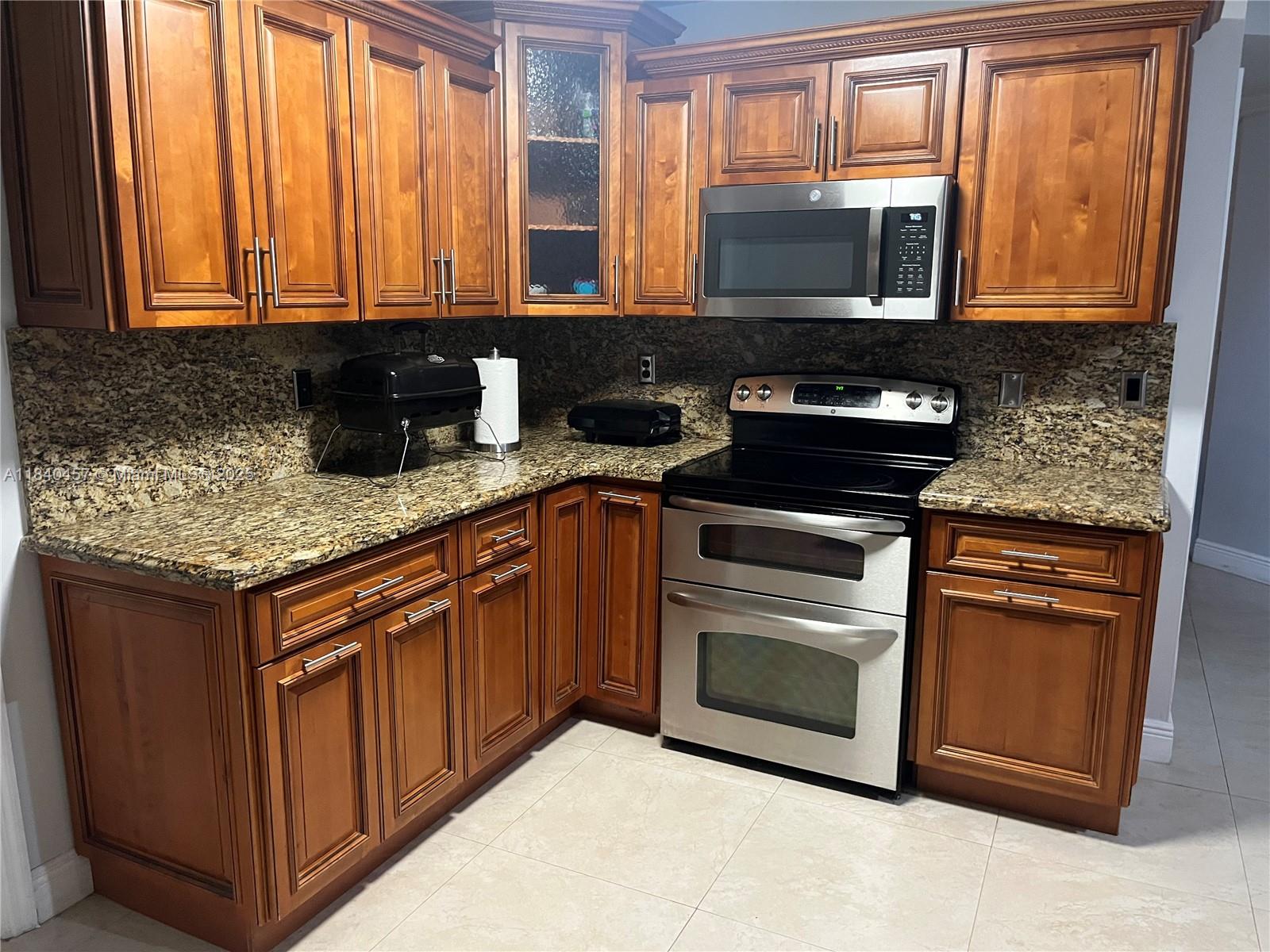 9982 Southwest 162nd Court Miami, FL 33196 - Photo 22 of 97