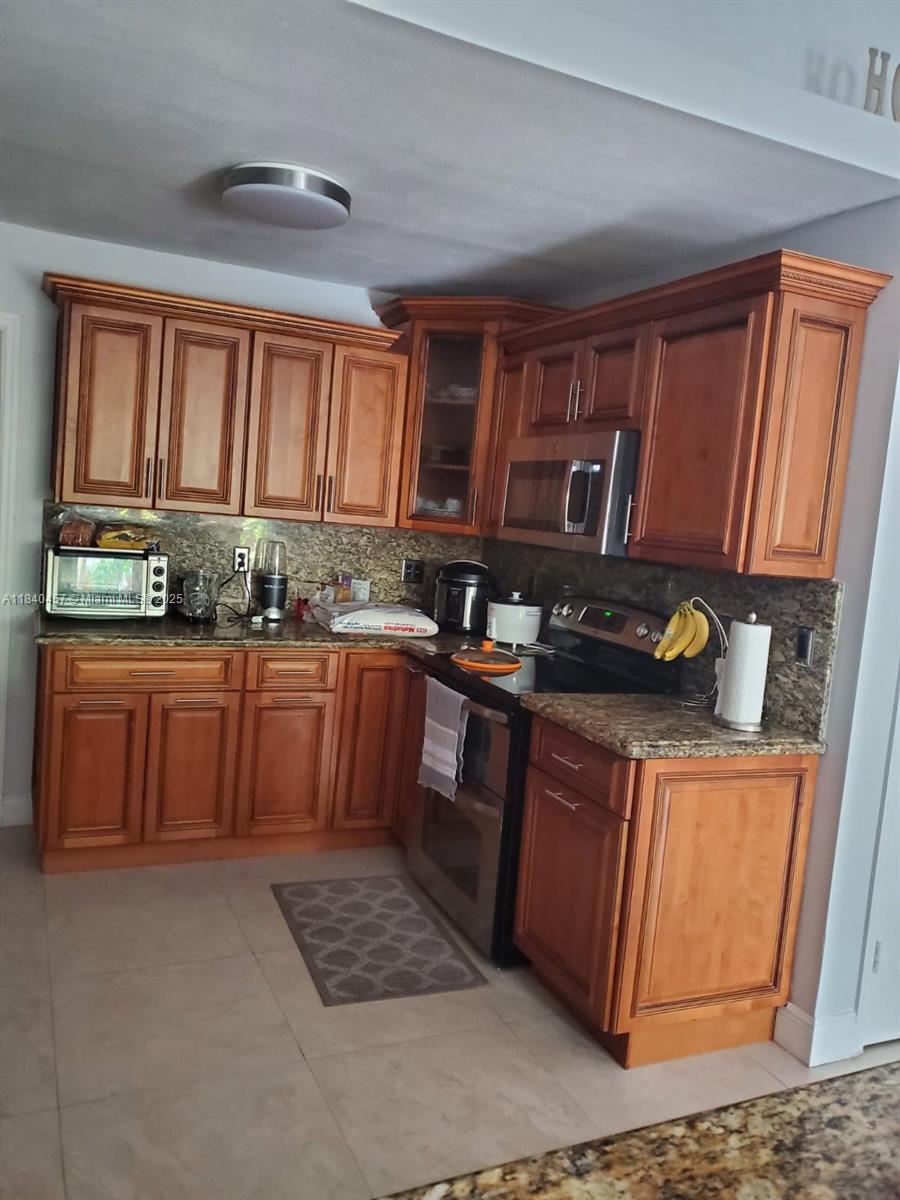 9982 Southwest 162nd Court Miami, FL 33196 - Photo 23 of 97