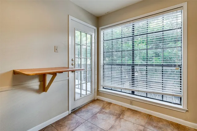 $1,400 | 715 West 22 1/2 Street, Unit 205, Austin, TX 78705