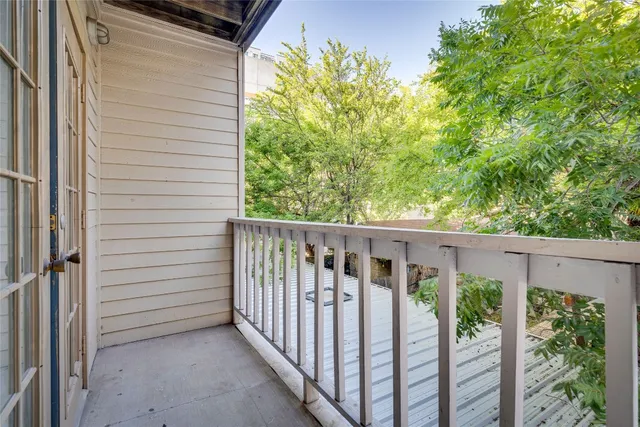 $1,400 | 715 West 22 1/2 Street, Unit 205, Austin, TX 78705