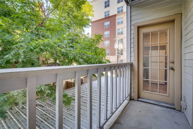 $1,400 | 715 West 22 1/2 Street, Unit 205, Austin, TX 78705