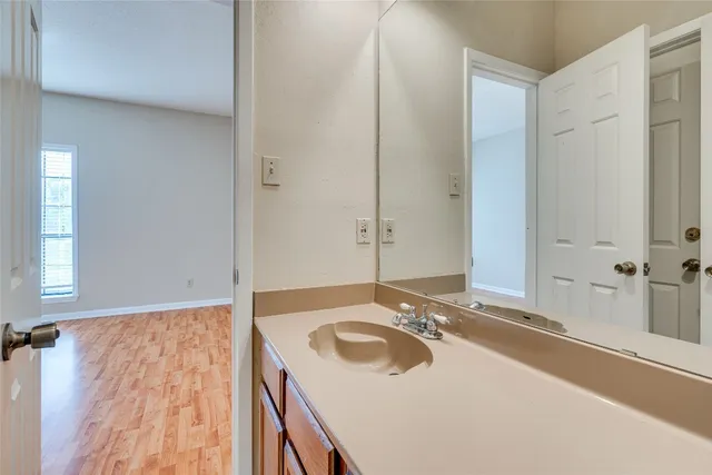 $1,400 | 715 West 22 1/2 Street, Unit 205, Austin, TX 78705