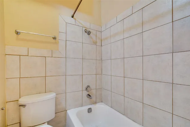 $1,400 | 715 West 22 1/2 Street, Unit 205, Austin, TX 78705