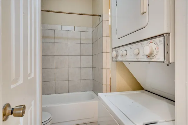 $1,400 | 715 West 22 1/2 Street, Unit 205, Austin, TX 78705