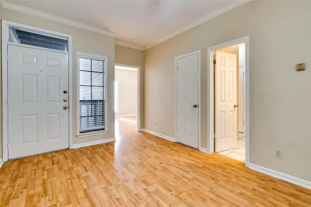 $1,400 | 715 West 22 1/2 Street, Unit 205, Austin, TX 78705